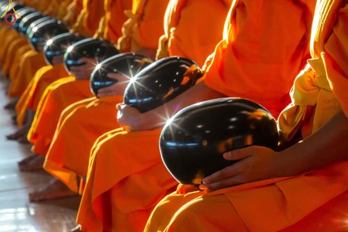 ภาพ No.150959:พิธีตักบาตร ในวันอาทิตย์ต้นเดือน วันที่ 1 กันยายน พ.ศ. 2567 ณ สภาธรรมกายสากล วัดพระธรรมกาย