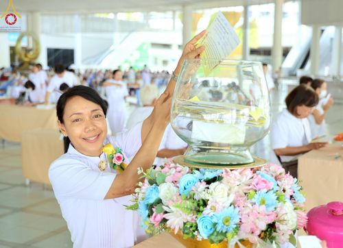 ภาพ No.220658:วันเสาร์ที่ 26 เมษายน พ.ศ.2568 (วันพระ แรม 15 ค่ำ เดือน 5) พิธีถวายภัตตาหารเมนูสวรรค์ "เพื่อการบรรลุธรรม" และ พิธีบุพเปตพลี ครั้งที่ 163 ร่วมอุทิศบุญแด่หมู่ญาติที่ล่วงลับไปแล้ว และสืบทอดอายุพระพุทธศาสนา ณ หอฉันคุณยายอาจารย์ฯ วัดพระธรรมกาย