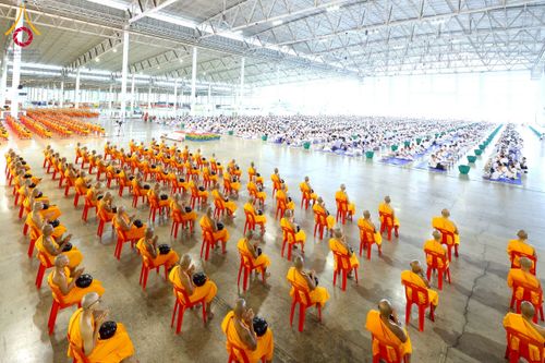 ภาพ No.223302:วันวิสาขบูชา วันอาทิตย์ที่ 11 พฤษภาคม พ.ศ. 2568 พิธีตักบาตร และปฎิบัติธรรม ณ สภาธรรมกายสากล วัดพระธรรมกาย