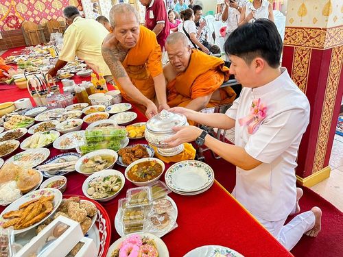 ภาพ No.173541:พิธีทอดกฐิน ณ วัดตึก จ.นนทบุรี ในโครงการกฐินสามัคคีทั่วไทย 30,000 วัด บูชาธรรม 80 ปี หลวงพ่อธัมมชโย โดยคณะศิษยานุศิษย์วัดพระธรรมกาย วันที่ 27 ตุลาคม พ.ศ. 2567