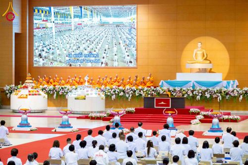 ภาพ No.277101:วันอาทิตย์ที่ 7 ธันวาคม พ.ศ. 2568 พิธีบูชาข้าวพระ ณ สภาธรรมกายสากล วัดพระธรรมกาย