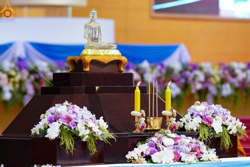 ภาพ No.146050:วันมหารำลึก ครั้งที่ 34 พิธีร่วมรำลึกถึงนักสร้างบารมีที่ล่วงลับไปแล้ว , พิธีสวดพระพุทธมนต์ ณ ห้องแก้วสารพัดนึก 1 วัดพระธรรมกาย วันเสาร์ที่ 27 กรกฎาคม พ.ศ. 2567