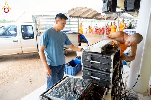 ภาพ No.230115:วันเสาร์ที่ 28 มิถุนายน พ.ศ. 2568 พิธีถวายสังฆทาน 323 วัด 4 จังหวัดชายแดนใต้ ปีที่ 21 ครั้งที่ 178 พิธีมอบกองทุนหนุนแรงใจช่วยครูใต้ ปีที่ 18 ครั้งที่ 142 ณ ศูนย์อบรมเยาวชนจังหวัดปัตตานี