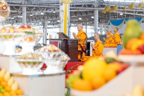 ภาพ No.159119:พิธีบูชาข้าวพระ ในวันอาทิตย์ต้นเดือน วันที่ 6 ตุลาคม พ.ศ. 2567 ณ สภาธรรมกายสากล วัดพระธรรมกาย