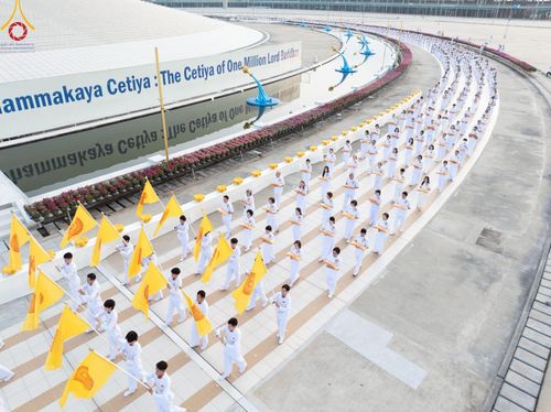 ภาพ No.214911:วันเสาร์ที่ 5 เมษายน พ.ศ. 2568 พิธีเวียนประทักษิณรอบพระมหาธรรมกายเจดีย์  พิธีวันทาเจดีย์ พิธีขอขมาและมอบผ้าไตร ในโครงการบรรพชาสามเณรฟื้นฟูพระพุทธศาสนาทั่วไทย , โครงการหน่อแก้วเปรียญธรรม รุ่นที่ 13 ,  โครงการสามเณรยุวธรรมทายาท รุ่นที่ 33 , โครงการสามเณรมั