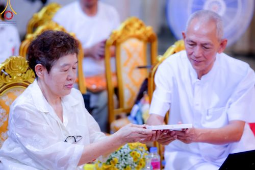 ภาพ No.171971:พิธีทอดกฐิน ณ วัดทินกรนิมิต จ.นนทบุรี ในโครงการกฐินสามัคคีทั่วไทย 30,000 วัด บูชาธรรม 80 ปี หลวงพ่อธัมมชโย โดยคณะศิษยานุศิษย์วัดพระธรรมกาย วันที่ 27 ตุลาคม พ.ศ. 2567