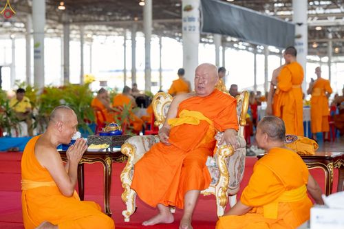 ภาพ No.235894:วันที่ 3 สิงหาคม พ.ศ. 2568 ภาพบรรยากาศ การต้อนรับปฎิสันถาร ของคณะสงฆ์ ในวันสมาธิโลก พิธีถวายมหาสังฆทาน 2,000 กว่าวัด ณ วัดพระธรรมกาย