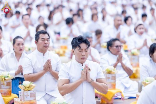 ภาพ No.239528:วันอาทิตย์ที่ 17 สิงหาคม พ.ศ. 2568 พิธีถวายคิลานเภสัช และอุปกรณ์ทางการแพทย์ แด่คณะสงฆ์ เนื่องในวันธรรมชัย ณ ห้องแก้วสารพัดนึก 2 สภาธรรมกายสากล วัดพระธรรมกาย