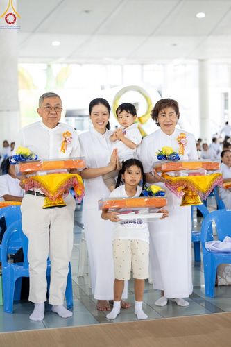 ภาพ No.174604:พิธีถวายภัตตาหารเมนูสวรรค์ เพื่อการบรรลุธรรม ณ หอฉันคุณยายอาจารย์ฯ วัดพระธรรมกาย วันที่ 23 พฤศจิกายน พ.ศ. 2567