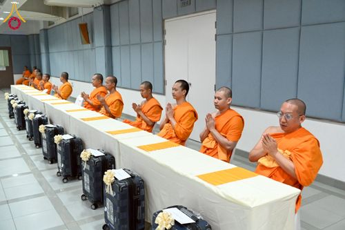 ภาพ No.229021:วันอาทิตย์ที่ 15 มิถุนายน พ.ศ. 2568 พิธีทอดผ้าป่าทุนพัฒนาพระมหาเปรียญ และทุนเผยแผ่พระพุทธศาสนาไปทั่วโลก ณ ห้องสัมมนา SPD สภาธรรมกายสากล วัดพระธรรมกาย