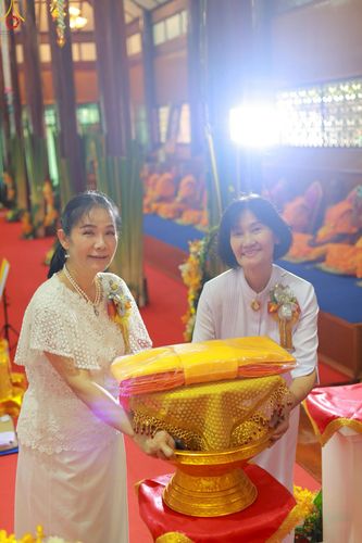 ภาพ No.254420:วันที่ 11 ตุลาคม พ.ศ. 2568 พิธีทอดกฐินสามัคคีทั่วไทย 30,000 วัด โดยคณะศิษยานุศิษย์ บูชาธรรม 81 ปี หลวงพ่อธัมมชโย ณ วัดกลางธนรินทร์ อ.พรหมบุรี จ.สิงห์บุรี