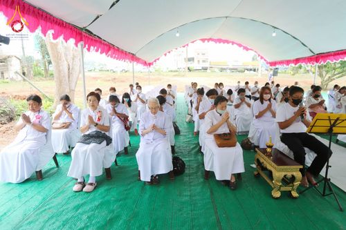 ภาพ No.76094:9พิธีวางศิลาฤกษ์ และตอกเสาเข็มมงคลต้นแรก สร้างหอฉันคุณยายอาจารย์มหารัตนอุบาสิกาจันทร์ ขนนกยูง  ณ ศูนย์ปฎิบัติธรรมนานาชาติสะเดา จ.สงขลา วันที่ 27 มกราคม พ.ศ. 2566