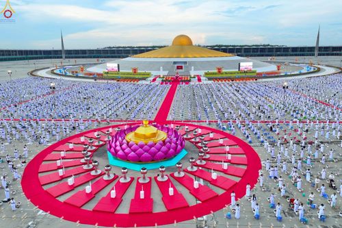 ภาพ No.252863:วันที่ 10 ตุลาคม พ.ศ. 2568 พิธีปลูกต้นทรัพย์บานชื่น ณ ลานธรรม วัดพระธรรมกาย