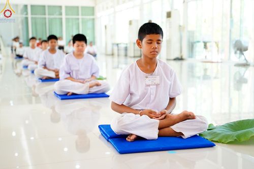 ภาพ No.134803:พิธีตัดปอยผม พิธีขอขมารับผ้าไตร พิธีบรรพชา และพิธีถวายบาตร ในโครงการบรรพชาสามเณร ฟื้นฟูพระพุทธศาสนาทั่วไทย  ณ ศูนย์ปฏิบัติธรรมและศูนย์อบรมเยาวชนเพชรบุรี ต.ท่าแลง อ.ท่ายาง จ.เพชรบุรี