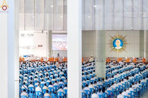 ภาพ No.102189:พิธีบุพเปตพลี ครั้งที่ 144 อุทิศบุญแด่หมู่ญาติที่ล่วงลับไปแล้ว และสืบทอดอายุพระพุทธศาสนา วันอังคารที่ 12 ธันวาคม พ.ศ. 2566 (วันพระแรม 15 ค่ำ เดือน 12) ณ หอฉันคุณยายอาจารย์ฯ วัดพระธรรมกาย