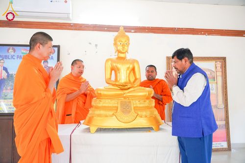 ภาพ No.213373:วันที่ 26 มีนาคม พ.ศ. 2568 วัดพระธรรมกายและมูลนิธิธรรมกาย มอบพระธรรมกายบรรจุพระธาตุแก่รัฐมนตรีว่าการกระทรวงยุติธรรมฯ ประเทศอินเดีย