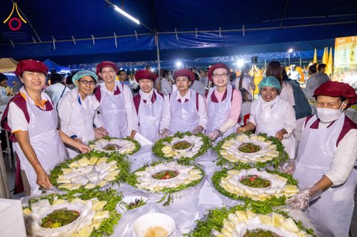 ภาพ No.201393:พิธีถวายภัตตาหารเป็นสังฆทาน แด่พระธรรมยาตรา ณ อนุสรณ์สถานบางปลา วัดบางปลา อำเภอบางเลน จังหวัดนครปฐม ในโครงการธรรมยาตรา กตัญญูบูชา มหาปูชนียาจารย์ พระมงคลเทพมุนี(สด จนฺทสโร) พระผู้ปราบมาร อนุสรณ์สถาน 7 แห่ง ปีที่ 13 วันที่ 25 มกราคม พ.ศ. 2568