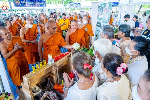 ภาพ No.87965:การลงพื้นที่ตรวจเยี่ยมและติดตามผลการดำเนินงาน โครงการสร้างความปรองดองสมานฉันท์ โดยใช้หลักธรรมทางพระพุทธศาสนา "หมู่บ้านรักษาศีล5" จังหวัดปทุมธานี