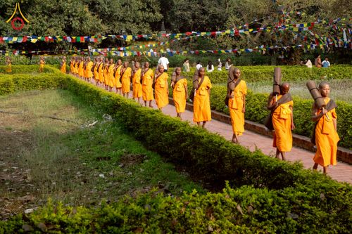 ภาพ No.212863:วันที่ 14 - 15 มีนาคม พ.ศ. 2568 คณะสงฆ์และสามเณรเดินธรรมยาตรา ในโครงการบวชสามเณรเนปาล 500 รูป ไปยังสถานที่รอบมายาเทวีและลุมพินีเกรด ณ ลุมพินี ประเทศเนปาล