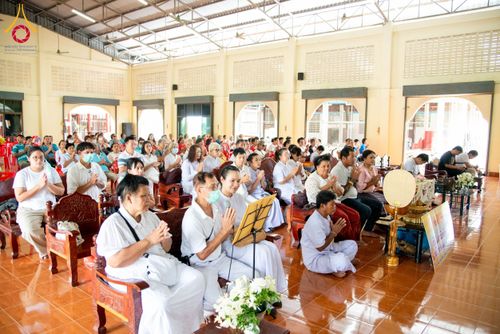 ภาพ No.175224:พิธีทอดกฐิน วัดห้วยหลวง จ.เพชรบุรี ในโครงการกฐินสามัคคีทั่วไทย 30,000 วัด บูชาธรรม 80 ปี หลวงพ่อธัมมชโย โดยคณะศิษยานุศิษย์วัดพระธรรมกาย วันที่ 15 พฤศจิกายน พ.ศ. 2567