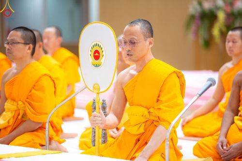 ภาพ No.206851:พิธีถวายโคมมาฆประทีป น้อมถวายเป็นพุทธบูชา แด่คณะพระภิกษุ สามเณร วัดพระธรรมกาย วันอาทิตย์ที่ 9 กุมภาพันธ์ พ.ศ. 2568 ณ ห้องแก้วสารพัดนึก 2 สภาธรรมกายสากล วัดพระธรรมกาย จังหวัดปทุมธานี