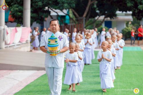 ภาพ No.215913:วันพฤหัสบดีที่ 3 เมษายน พ.ศ. 2568 พิธีบรรพชาสามเณร ภาคฤดูร้อน รุ่นที่ 15  บูชาธรรมหลวงพ่อธัมมชโย 81 ปี 81 รูป ณ ศูนย์ปฏิบัติธรรมสวนผึ้ง จ.ราชบุรี