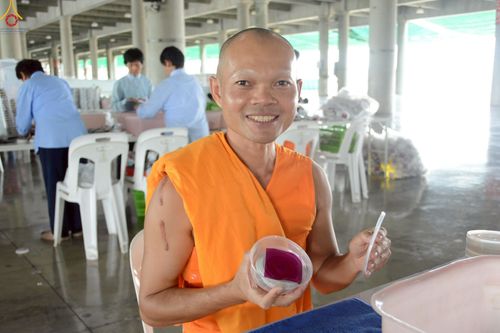 ภาพ No.246654:วันที่ 12 กันยายน พ.ศ. 2568 การเก็บงาน จัดเก็บไฟ LED ของเจ้าหน้าที่ทุกสถานะ ณ วิหารคด วัดพระธรรมกาย