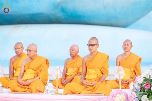 ภาพ No.162232:พิธีจุดประทีปโคมลาน ถวายเป็นพุทธบูชา สร้างความสว่างไสวให้กับแผ่นดินด้วยแสงธรรม วันพฤหัสบดีที่ 17 ตุลาคม พ.ศ. 2567 ณ พุทธอุทยานนานาชาติ จังหวัดหนองคาย