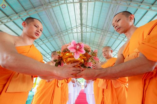 ภาพ No.255227:วันที่ 12 ตุลาคม พ.ศ. 2568 พิธีอัญเชิญพระบรมสารีริกธาตุและบรรจุ ลงในพระเกตุพระประธาน , พิธีทอดกฐินสามัคคีทั่วไทย 30,000 วัด โดยคณะศิษยานุศิษย์ วัดพระธรรมกาย  บูชาธรรม 81 ปี หลวงพ่อธัมมชโย ณ ธุดงคสถานเขาย้อย จ.เพชรบุรี