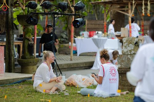 ภาพ No.155926:การเตรียมงานกิจกรรม light of peace จุดประทีปรวมใจเพื่อสันติภาพโลก ณ พิพิธภัณฑ์ Arma เกาะบาหลี สาธารณรัฐอินโดนีเซีย วันเสาร์ที่ 21 กันยายน พ.ศ. 2567 วันสันติภาพโลก