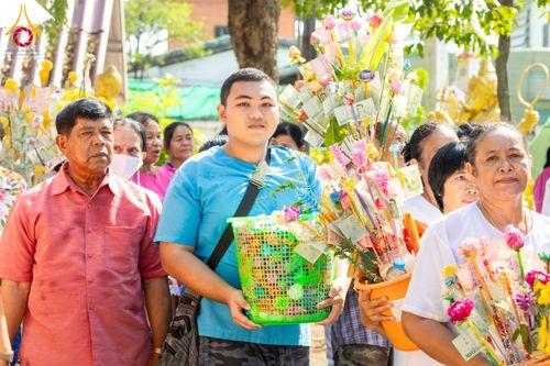 ภาพ No.171667:พิธีทอดกฐิน ณ วัดมหาโพธิ์ จ.ลพบุรี ในโครงการกฐินสามัคคีทั่วไทย 30,000 วัด บูชาธรรม 80 ปี หลวงพ่อธัมมชโย โดยคณะศิษยานุศิษย์วัดพระธรรมกาย วันที่ 27 ตุลาคม พ.ศ. 2567