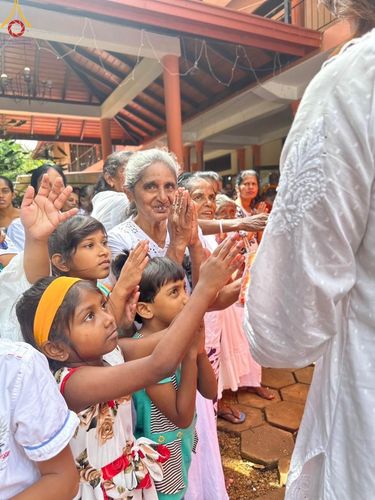 ภาพ No.97502:วัดพระธรรมกาย ร่วมบุญกฐินศรีลังกา ณ วัดศรีเอลวาร่า วรดานารามายะ  มาตาเล ศรีลังกา เชื่อมสัมพันธไมตรี สร้างสามัคคีสงฆ์ โดยมีพระครูสมุห์สนิทวงศ์ วุฑฺฒิวํโส, ดร.  เป็นผู้แทนวัดพระธรรมกาย ถวายกฐินในครั้งนี้ วันที่ 19 พฤศจิกายน พ.ศ. 2566