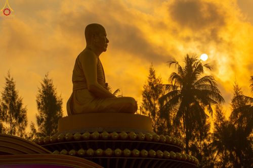 ภาพ No.110204:พิธีตักบาตรพระธรรมยาตราฯ ในโครงการธรรมยาตรากตัญญูบูชา มหาปูชนียาจารย์ พระมงคลเทพมุนี(สด จนฺทสโร) พระผู้ปราบมาร ปีที่ 12 ณ อนุสรณ์สถานลำดับที่ 2 สถานที่ตั้งมโนปณิธานบวชตลอดชีวิต อนุสรณ์สถานบางนางแท่น จ.นครปฐม วันที่ 11 มกราคม พ.ศ. 2567