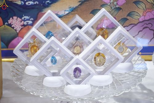 ภาพ No.80601:พิธีถวายพระบรมสารีริกธาตุแด่พระเดชพระคุณหลวงพ่อดร. ไมตรี ศากยะ เจ้าอาวาสวัดอานันทกุฏิ เพื่อประดิษฐานในเจดีย์สภาสงฆ์นิกายเถรวาท มหายานและวัชรยานแห่งเนปาล (Dharmodaya Sabha) ณ ลุมพินี ประเทศเนปาล  วันที่ 1 พฤษภาคม พ. ศ. 2566