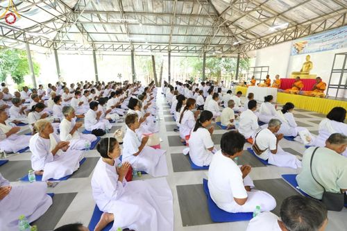 ภาพ No.152372:พิธีมอบสไบแก้ว โครงการอบรมอุบาสิกาแก้วจังหวัดบุรีรัมย์รุ่นที่ 1 วันที่ 6-8 กันยายน พ.ศ. 2567