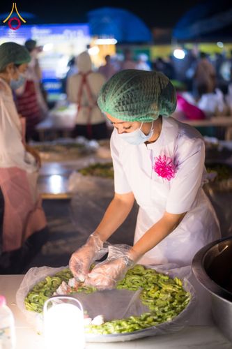 ภาพ No.200161:พิธีถวายภัตตาหารเป็นสังฆทาน แด่พระธรรมยาตรา ณ อนุสรณ์สถานบางปลา วัดบางปลา อำเภอบางเลน จังหวัดนครปฐม ในโครงการธรรมยาตรา กตัญญูบูชา มหาปูชนียาจารย์ พระมงคลเทพมุนี(สด จนฺทสโร) พระผู้ปราบมาร อนุสรณ์สถาน 7 แห่ง ปีที่ 13 วันที่ 23 มกราคม พ.ศ. 2568