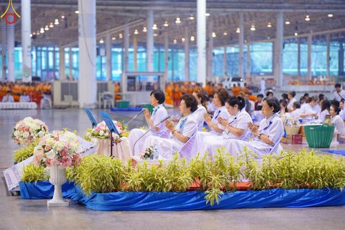 ภาพ No.122979:พิธีตักบาตร และพิธีบูชาข้าวพระ ในวันอาทิตย์ต้นเดือนที่ 4 กุมภาพันธ์ พ.ศ. 2567 ณ วัดพระธรรมกาย จ.ปทุมธานี