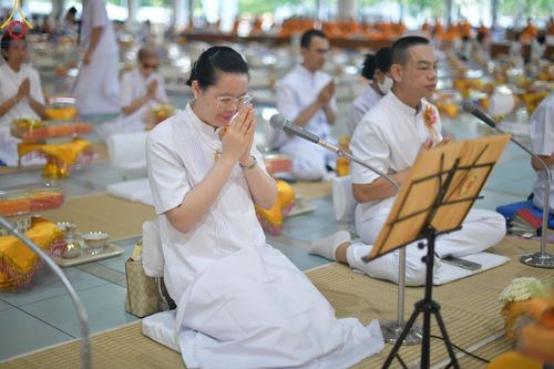 ภาพ No.147710:พิธีถวายภัตตาหารเมนูสวรรค์ ในพรรษาแห่งการเข้าถึงธรรม วันเสาร์ที่ 10 สิงหาคม พ.ศ. 2567 ณ หอฉันคุณยายอาจารย์ฯ วัดพระธรรมกาย