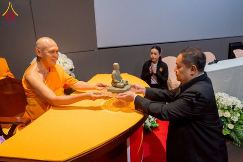 ภาพ No.271885:วันที่ 22 พฤศจิกายน พ.ศ. 2568 ผู้ว่าฯ ปทุมธานี ลงพื้นที่เยี่ยม “อำเภอคลองหลวง” พร้อมชมการเตรียมความพร้อมเทศกาลสวนดอกไม้ปทุมธานี “ทุ่งสวรรค์ ตะวันฉาย” ณ วัดพระธรรมกาย