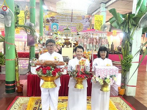 ภาพ No.169830:พิธีทอดกฐิน ณ วัดชุมนุมใน จ.ระยอง ในโครงการกฐินสามัคคีทั่วไทย 30,000 วัด บูชาธรรม 80 ปี หลวงพ่อธัมมชโย โดยคณะศิษยานุศิษย์วัดพระธรรมกาย วันที่ 26 ตุลาคม พ.ศ. 2567