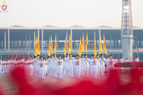 ภาพ No.180499:พิธีบรรพชาอุปสมบท โครงการอุปสมบทบูชาธรรมมหาปูชนียาจารย์ ประจำปีพุทธศักราช 2567 วันเสาร์ที่ 7 ธันวาคมพ.ศ. 2567 ณ วัดพระธรรมกาย จ.ปทุมธานี
