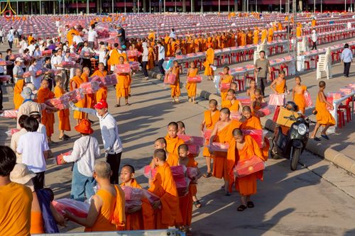 ภาพ No.225016:วันที่ 20 - 27 เมษายน พ.ศ. 2568 "ภาพแห่งความปลื้มที่ไม่มีวันจบ" คณะสงฆ์สามเณร เจ้าหน้าที่ และสาธุชน ร่วมแรงร่วมใจกันเตรียมงานและเก็บงาน เพื่อวันคุ้มครองโลก พิธีถวายมหาสังฆทานคณะสงฆ์ 40,000 กว่าวัดทั่วประเทศ