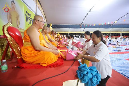 ภาพ No.76153:พิธีกลั่นแผ่นดินสร้างมหาเจดีย์ปัตตานี , พิธีตักบาตรแด่พระภิกษุสงฆ์ 159 รูป ,  พิธีทอดผ้าป่า , พิธีโปรยรัตนชาติ ,  พิธีจุดประทีปถวายเป็นพุทธบูชา ณ ศูนย์อบรมเยาวชนปัตตานี จ.ปัตตานี วันอาทิตย์ที่ 5 กุมภาพันธ์ พ.ศ.2566