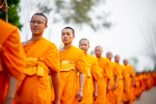 ภาพ No.136942:Photo Story  มหัศจรรย์วัดดงดินแดง Episode 5 กิจกรรมถ่ายภาพหมู่ประวัติศาสตร์ และตักบาตรฉลองพระ-เณรกว่า 500 รูป วันที่ 6 เมษายน พ.ศ. 2567