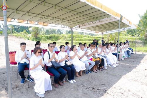 ภาพ No.155791:พิธีกลั่นแผ่นดิน ศูนย์ปฏิบัติธรรมบาหลีแห่งที่ 2  ตั้งอยู่ที่ Sumita, Gianyar, เกียนยัร บาหลี ประเทศอินโดนีเซีย ในวันที่ 20 กันยายน พ.ศ. 2567