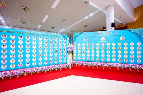 ภาพ No.233730:วันเสาร์ที่ 19 กรกฎาคม พ.ศ.2568 วันมหารำลึก ครั้งที่ 35 พิธีรำลึกถึงนักสร้างบารมี , พิธีสวดพระพุทธมนต์ , พิธีทอดผ้าบังสกุลและถวายไทยธรรม วัดพระธรรมกาย