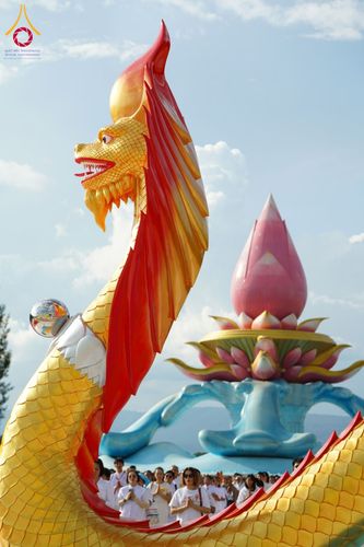 ภาพ No.162050:พิธีโปรยรัตนชาติ ลานอเนกประสงค์พญานาค 4 ตระกูล วันพฤหัสบดีที่ 17 ตุลาคม พ.ศ. 2567 ณ พุทธอุทยานนานาชาติ จังหวัดหนองคาย