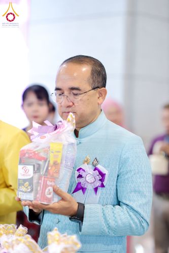 ภาพ No.196006:ผู้ว่าปทุมฯ เปิดงานวันครู ครั้งที่ 69 พ.ศ. 2568 จังหวัดปทุมธานี “เรียนดี มีความสุข : ครูไทยร่วมใจปฏิวัติการศึกษา เด็กฉลาดคิด ฉลาดทำ” ณ วัดพระธรรมกาย - รวมใจระลึกถึงพระคุณบูรพาจารย์ ยกย่องเชิดชูเกียรติผู้ประกอบวิชาชีพทางการศึกษาที่ประกอบคุณงามความดี 