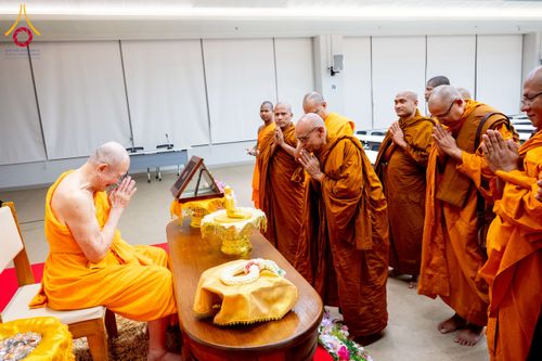 ภาพ No.222559:วันที่ 21 เมษายน พ.ศ. 2568 หลวงพ่อทัตตชีโวต้อนรับคณะสงฆ์บังกลาเทศ ณ อาคาร 100 ปี คุณยายมหารัตนอุบาสิกาจันทร์ ขนนกยูง วัดพระธรรมกาย