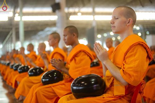 ภาพ No.167452:พิธีตักบาตรและพิธีบูชาข้าวพระ ในวันอาทิตย์ที่ 3 พฤศจิกายน พ.ศ. 2567 ณ วัดพระธรรมกาย